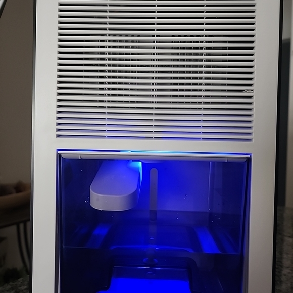 Small Portarble Dehumidifier Model CT2 95 oz. White. With Auto Shutoff. - Picture 5 of 14